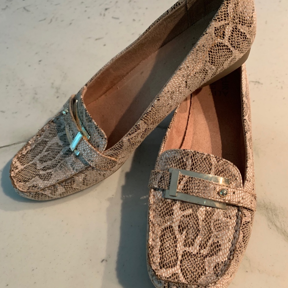 Snake skin loafer flat | Naturalizer